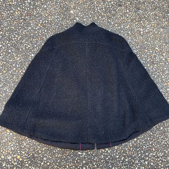 Forever 21 black boucle cape - Picture 3 of 6